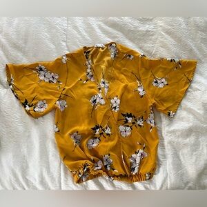 Women’s Sienna Sky Floral Kimono Sleeve Top in Mustard size small